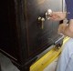 Посред бял ден крадци задигнаха метална каса от жилище