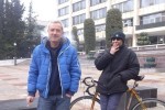 Трима с колело протестират срещу Орешарски  в Стара Загора