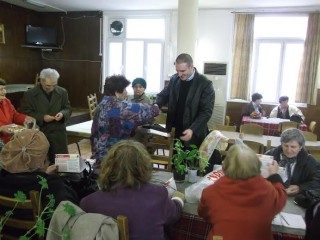 Младежи от ГЕРБ с кампания за телефонните измами