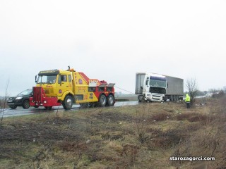 Стара Загора: Жена загина в тежка катастрофа рано тази сутрин