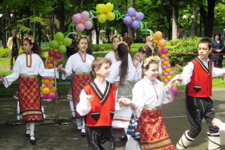 Старозагорските “тракийчета“ представят красотата на българския фолклор в Северен Кипър