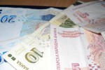 Баба даде пари и злато на ало измамници