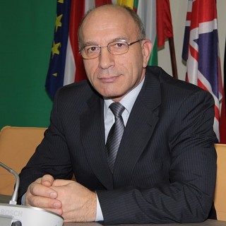 Обс определи заплатата на Емил Христов