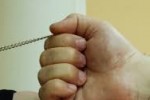 Мъж ограби със сила старозагорка до ОУ ,,Георги Райчев“