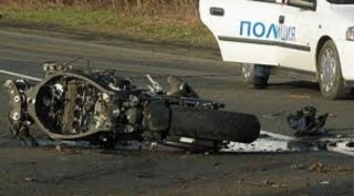 19-годишен мотоциклетист катастрофира след шофиране с несъобразена скорост до село Ягода
