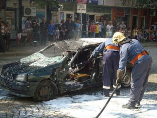 В Стара Загора пожарникари демонстрират правилно гасене на прегрято  олио върху газов котлон
