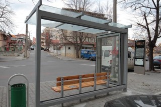 Нов случай на вандалско отношение към автобусна спирка в Стара Загора