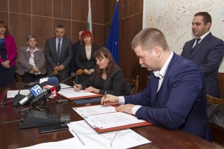 Първата индустриална зона от европейски тип се изгражда в Стара Загора