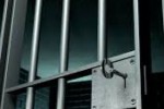 Оставиха в ареста двама заканили се да убият човек