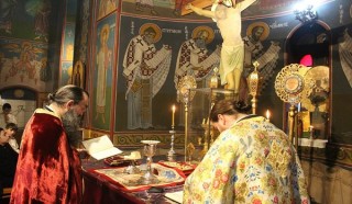 С Божествена Св. Литургия започна празничния 5 октомври в Стара Загора