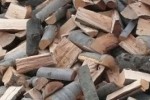 Иззеха незаконни дърва от кола с фалшиви номера в село край Стара Загора