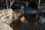Вандали хвърлиха пейка в езерото в старозагорския парк „Артилерийски“