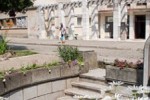 Обществената баня в курортното селище Старозагорски бани очаква своите посетители