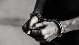 Оставиха за постоянно в ареста мъж, заплашвал с убийство 71-годишната си майка в Стара Загора