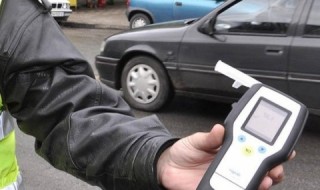 4 пияни зад волана