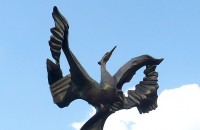 Фениксът пред Общината светва в синьо