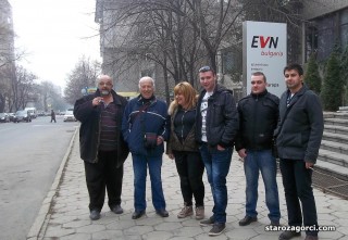 10 човека на протест, година по-късно