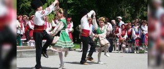 Над 250 деца пеят и танцуват на Цветница в Стара Загора