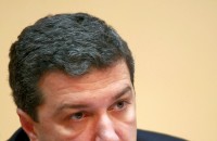 Водачът на листата на БСП в старозагорско Драгомир Стойнев днес под липите