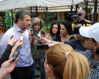 Стойнев: Скокът в цената на тока компенсира корпоративни интереси, а не проблемите на НЕК