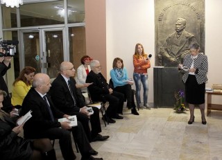 В импровизирана читалня се превърна фоайето на Община Стара Загора