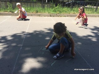 Стара Загора: 12 деца рисуваха „Пресичай внимателно прелезите!“