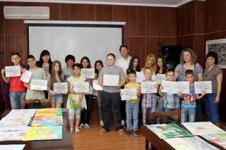 Наградиха децата спечелили общинския етап от конкурса „С очите си видях бедата“
