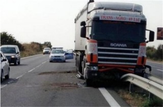 Румънски ТИР самокатастрофира на АМ Тракия край Стара Загора