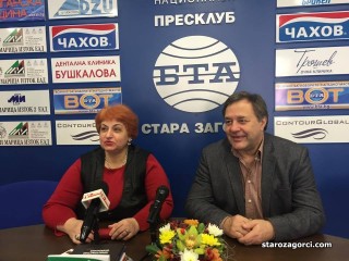 Поетесата Стефанка Мирчева ще представи новата си стихосбилка “Диопри срещу носогледство“ под липите