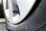 Срязаха гумите на два автомобила в Стара Загора
