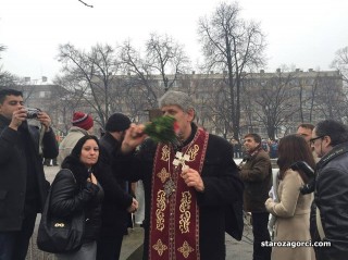 Стара Загора: ВИДЕО:36-годишния Горан Гънчев се пребори за Богоявленския кръст в Стара Загора