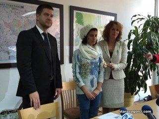 Стара Загора: Смелата Мария от Стара Загора получи лаптоп, златен медал и още подаръци от община Стара Загора