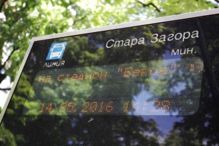 Таблата на автобусните спирки в Стара Загора „канят“ всички на  стадион „Берое“ на 17-ти май