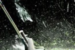 Косят тревата по пътя Стара Загора-Казанлък