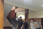 Оставиха в ареста затворнически надзирател за подкуп
