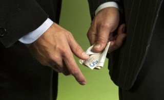 Задържа надзирател от старозагорския затвор за подкуп