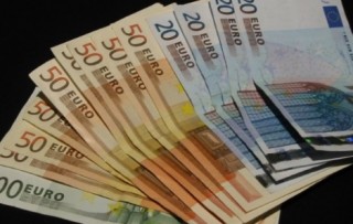 Задържаха мъж опитал да си “напазарува“ с фалшиви евро в Стара Загора