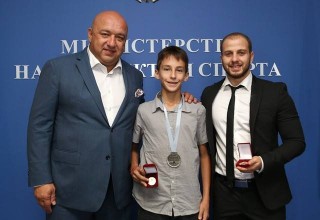 Министърът на спорта награди с почетни медали Даниел Ладжев и Георги Господинов