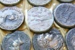 Задържаха трима за незаконно притежание на монети в Старозагорско