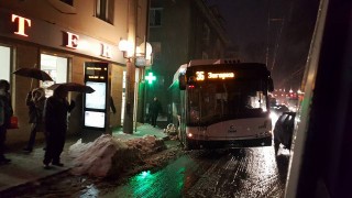 Тролей от градския транспорт в Стара Загора излезе от пътя