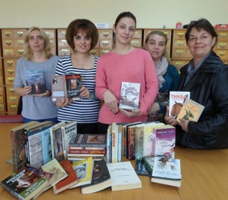 Оперни артисти даряват настолни игри за Детския отдел на Регионална библиотека „Захарий Княжески”