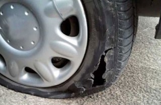 Нарязаха 4-те гуми на лек автомобил в Стара Загора