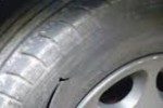 Нарязаха гумите и потрошиха стъклата на “БМВ“ в Стара Загора