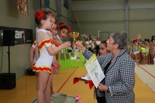 Кметът Живко Тодоров с купа за новата гимнастическа зала в Стара  Загора