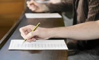 Хванаха двама зрелостници да преписват на матуратапо БЕЛ  в Старозагорско
