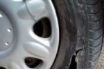 Срязаха гумите на две возила на старозагорец