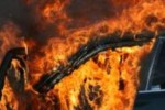 Старозагорец сам гаси горящата си кола