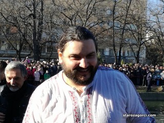 38-годишният Станко Танев  хвана Богоявленския кръст в Стара Загора