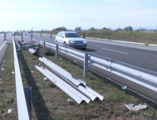 Ремонтират мантинели край Гурково