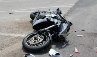 Мотоциклетист в болница с вътрешен кръвоизлив след катастрофа в Стара Загора